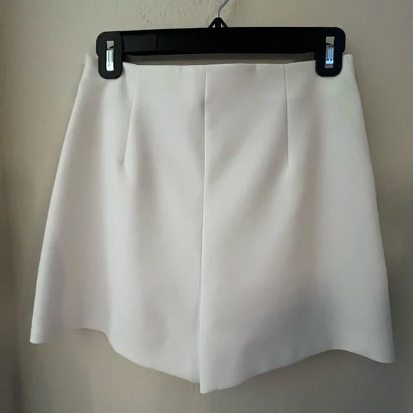 Zara Classic White Skort - Picture 2 of 4